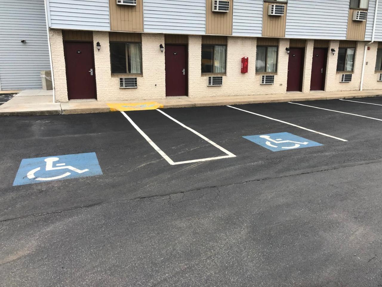 Value Inn Harrisburg-York Valley Green Exterior foto